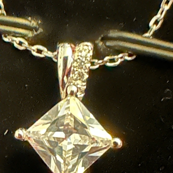 176- Jeulia Brand Sterling silver and cubic zirconia necklace - Picture 5 of 5